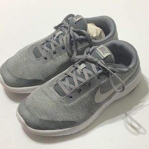 Nike Gray And White Sneakers Size 5.5 Youth
